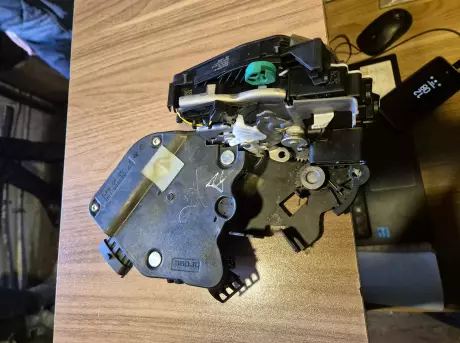 RENG ROVER QAPI ZAMOKU